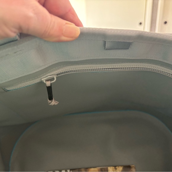 New Yeti Camino Carryall 35 all purpose bag. It’s beautiful reef blue. Must have - Picture 6 of 9